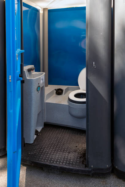 Best Porta potty delivery and setup  in Kalona, IA