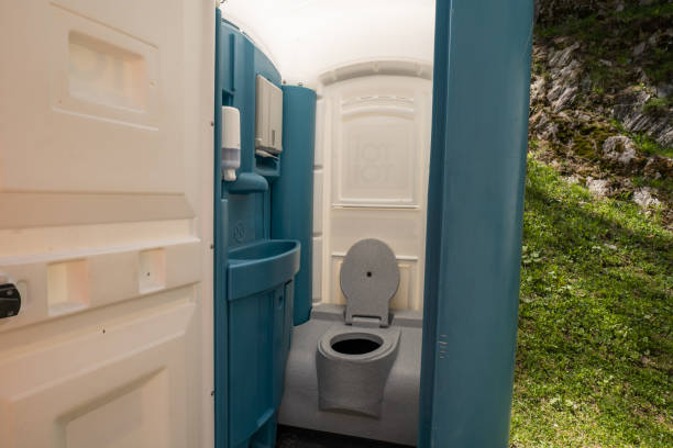 Best Portable bathroom rental  in Kalona, IA